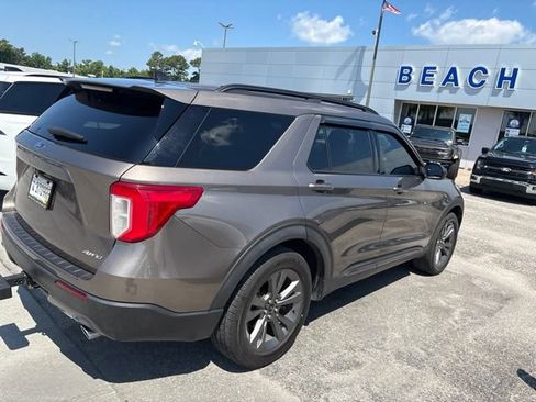 Used 2021 Ford Explorer XLT w/ Equipment Group 202A AWD/4WD image 3