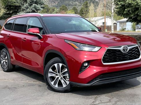 Used 2022 Toyota Highlander XLE image 35