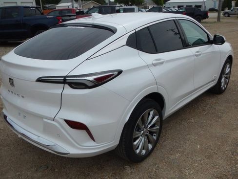 Used 2025 Buick Envista Avenir FWD image 2