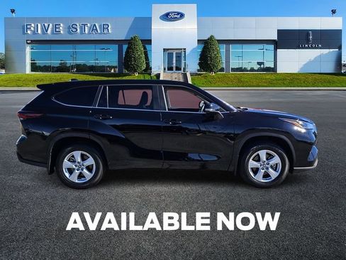 Used 2024 Toyota Highlander LE image 9