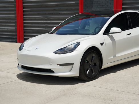 Used 2022 Tesla Model 3 Standard Range RWD image 2