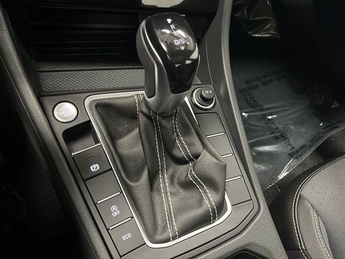Used 2025 Volkswagen Jetta SE w/ Sunroof Package FWD image 19