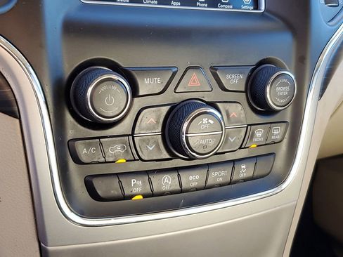 Used 2019 Jeep Grand Cherokee Laredo image 22