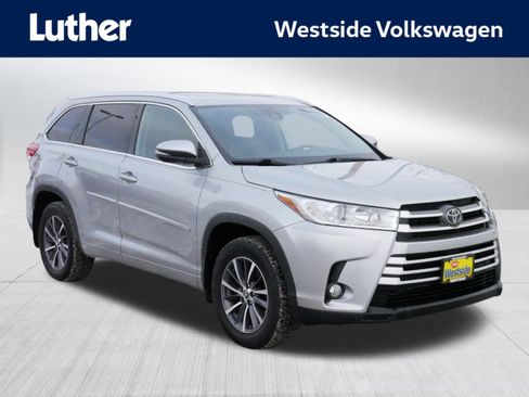Used 2018 Toyota Highlander XLE image 1