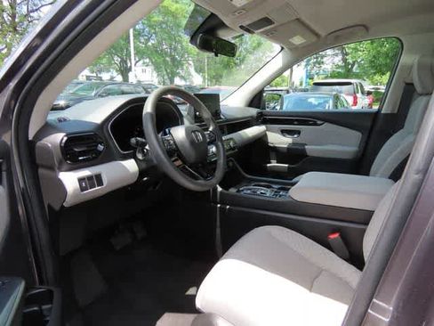 Certified 2023 Honda Pilot LX image 2