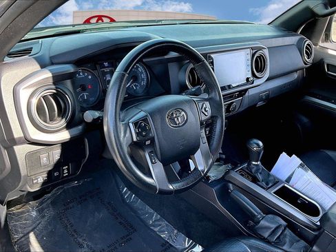 Used 2022 Toyota Tacoma TRD Sport image 13