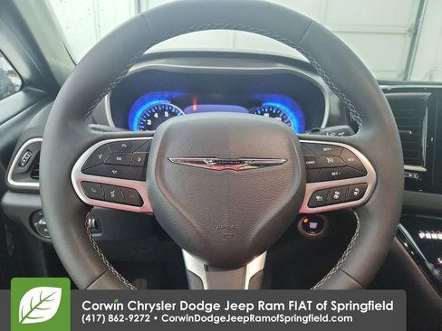 Certified 2025 Chrysler Pacifica Select image 22