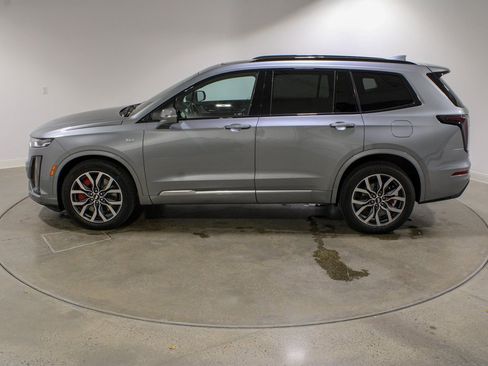 Used 2024 Cadillac XT6 Sport image 2