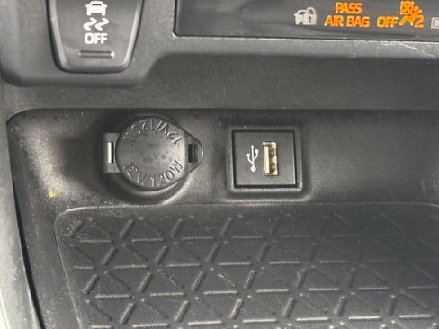 Used 2023 Toyota RAV4 XLE Premium image 30