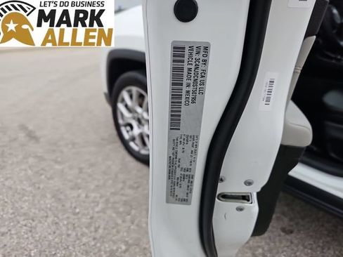 Used 2025 Jeep Compass Limited AWD/4WD image 33