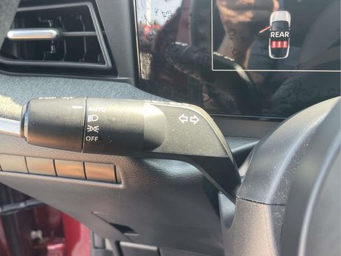 Used 2025 Nissan Kicks SV AWD/4WD image 21