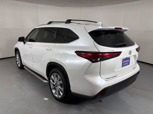 Used 2023 Toyota Highlander Limited AWD/4WD image 7