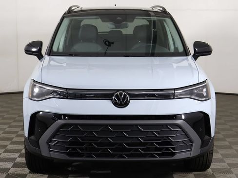 Used 2025 Volkswagen Taos SE AWD/4WD image 13