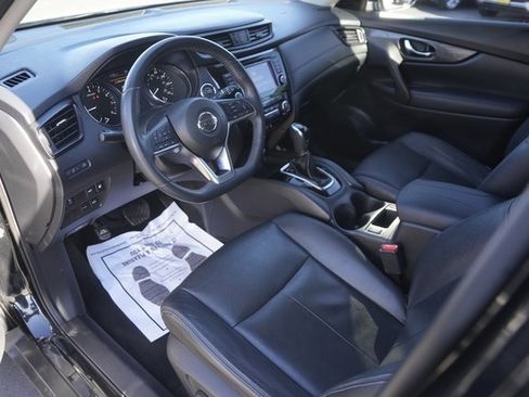 Used 2018 Nissan Rogue SV image 8