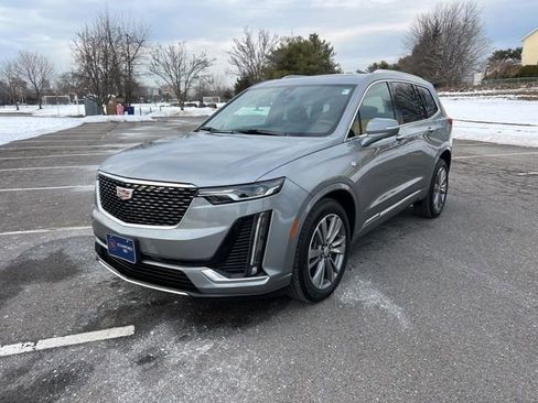 Used 2025 Cadillac XT6 Premium Luxury image 5