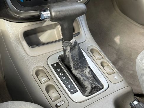 Used 2004 Saturn L-Series L300 image 25