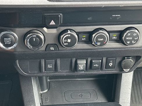 Used 2020 Toyota Tacoma TRD Off-Road AWD/4WD image 22