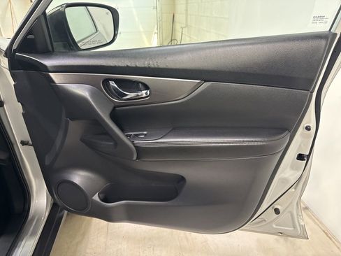 Used 2015 Nissan Rogue SV w/ SV Premium Package FWD image 40