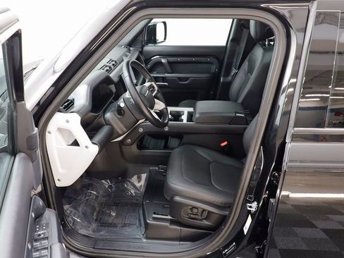 Used 2025 Land Rover Defender 110 S image 6