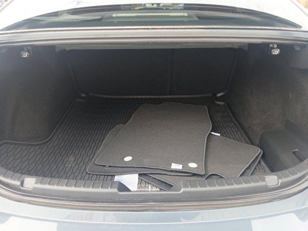 Used 2023 MAZDA MAZDA3 s FWD image 6