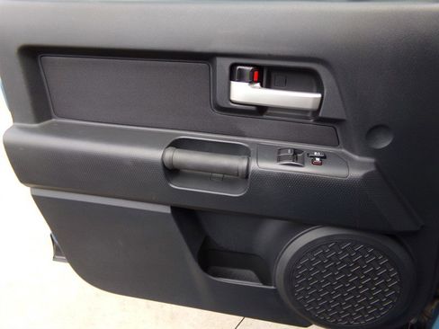 Used 2011 Toyota FJ Cruiser 4WD w/ Convenience Pkg image 52