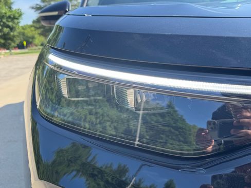 Used 2025 Volkswagen Tiguan SE R-Line image 6