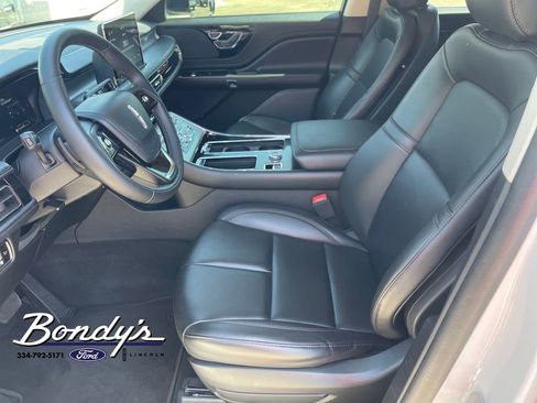 Used 2023 Lincoln Aviator AWD w/ Premium Package image 10