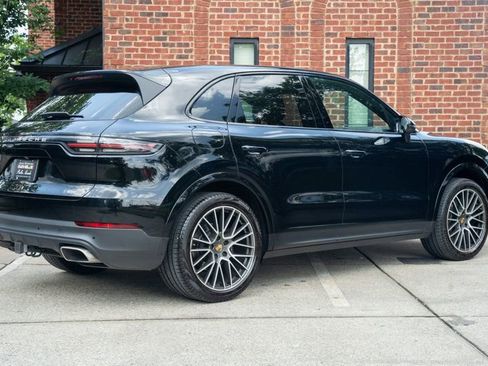 Used 2023 Porsche Cayenne AWD/4WD image 5