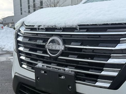 Used 2024 Nissan Rogue SV image 8