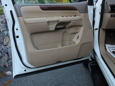 Used 2014 Nissan Armada Platinum image 12