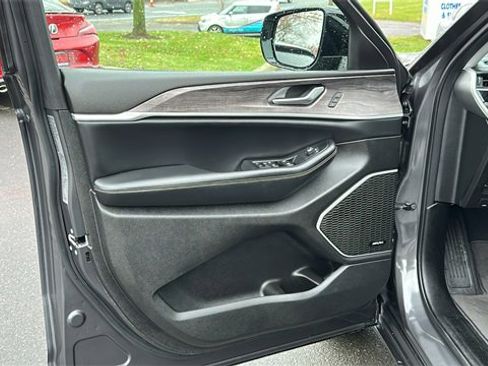 Used 2023 Jeep Grand Cherokee 4WD 4xe image 8