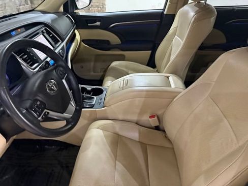 Used 2015 Toyota Highlander Limited w/ Driver Technology Package AWD/4WD image 11