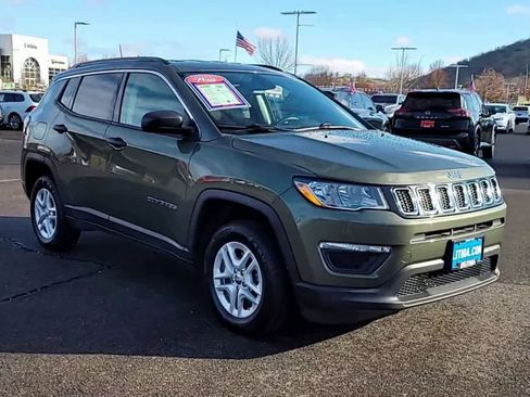 Used 2019 Jeep Compass Sport image 2