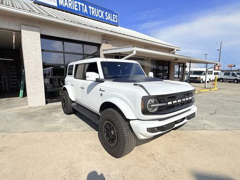 Used 2025 Ford Bronco Outer Banks w/ Sasquatch Package AWD/4WD image 1