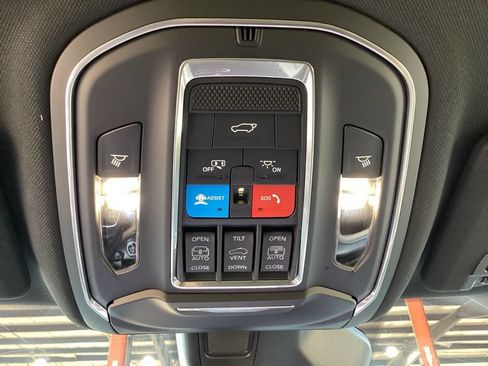 Used 2025 Jeep Grand Cherokee Limited w/ Luxury Tech Group II AWD/4WD image 74