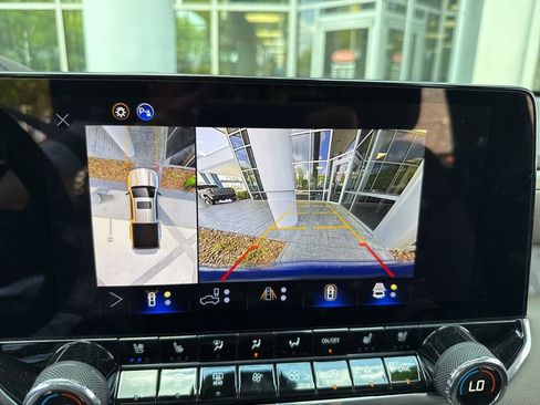 Used 2025 Chevrolet Colorado ZR2 w/ Technology Package image 35