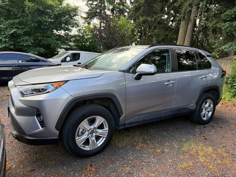 Used 2021 Toyota RAV4 XLE w/ Convenience Package AWD/4WD image 1
