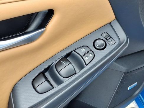 Used 2025 Nissan Sentra SV w/ SV Premium Package FWD image 17