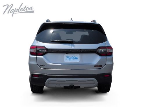 Used 2025 Honda Pilot TrailSport image 4
