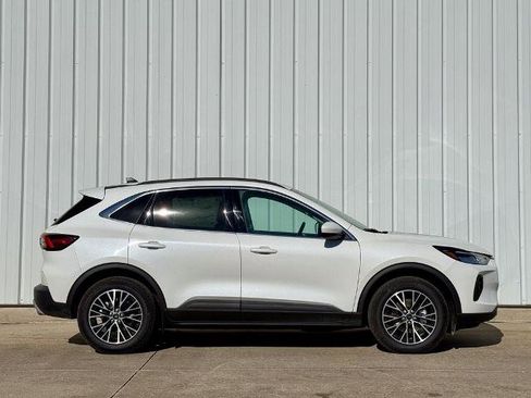 Certified 2025 Ford Escape SE image 6