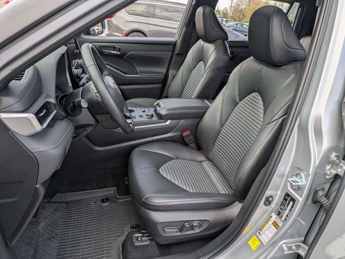 Used 2023 Toyota Highlander XSE AWD/4WD image 7