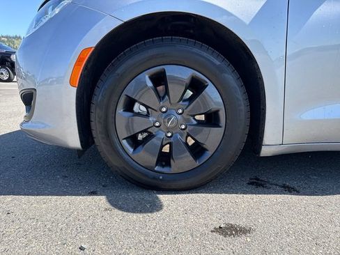 Used 2019 Chrysler Pacifica Touring-L w/ S Appearance Package FWD image 27
