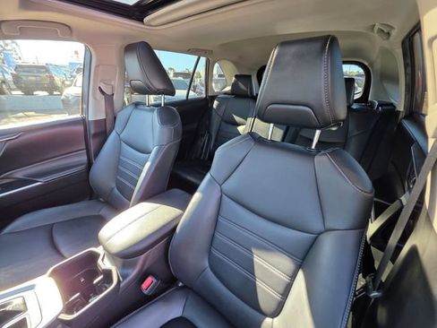 Used 2022 Toyota RAV4 XLE Premium image 15