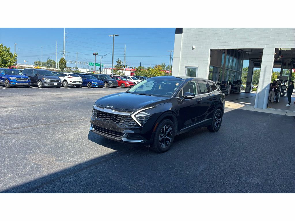Used 2025 Kia Sportage EX FWD image 3