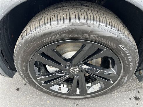 Used 2024 Volkswagen Tiguan SE R-Line image 18