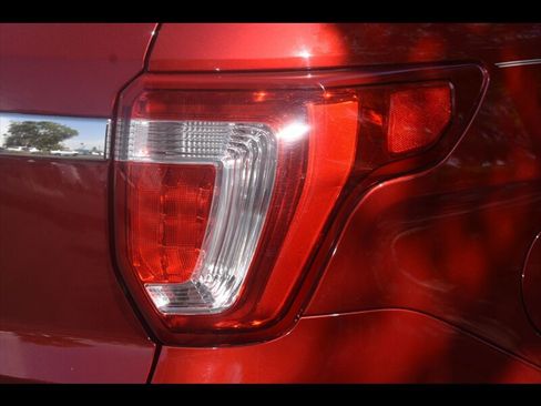 Used 2019 Ford Explorer XLT w/ Equipment Group 202A FWD image 52