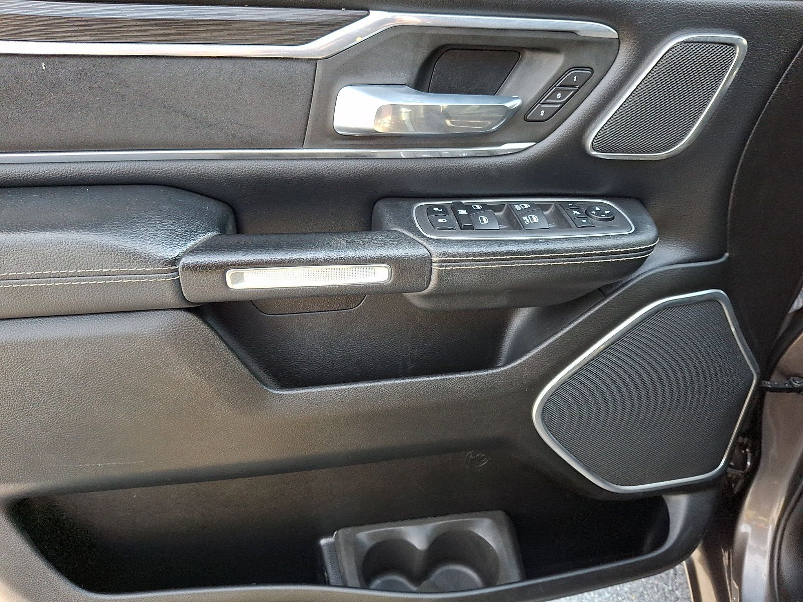Used 2023 RAM 1500 Laramie AWD/4WD image 12