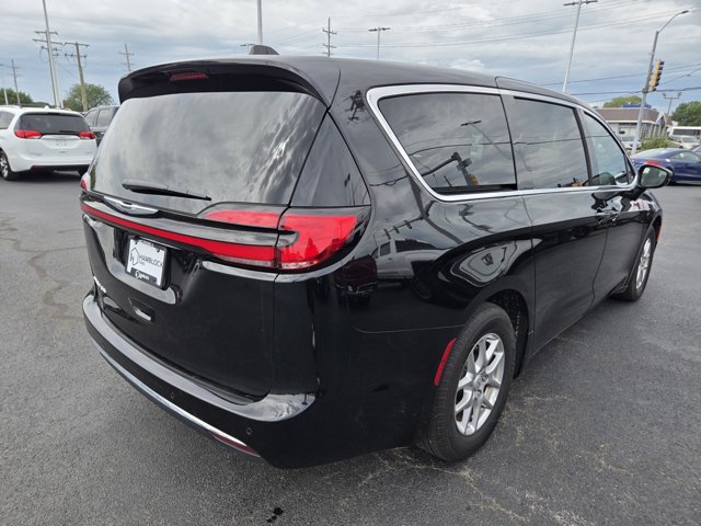 Used 2026 Chrysler Pacifica Select FWD image 5