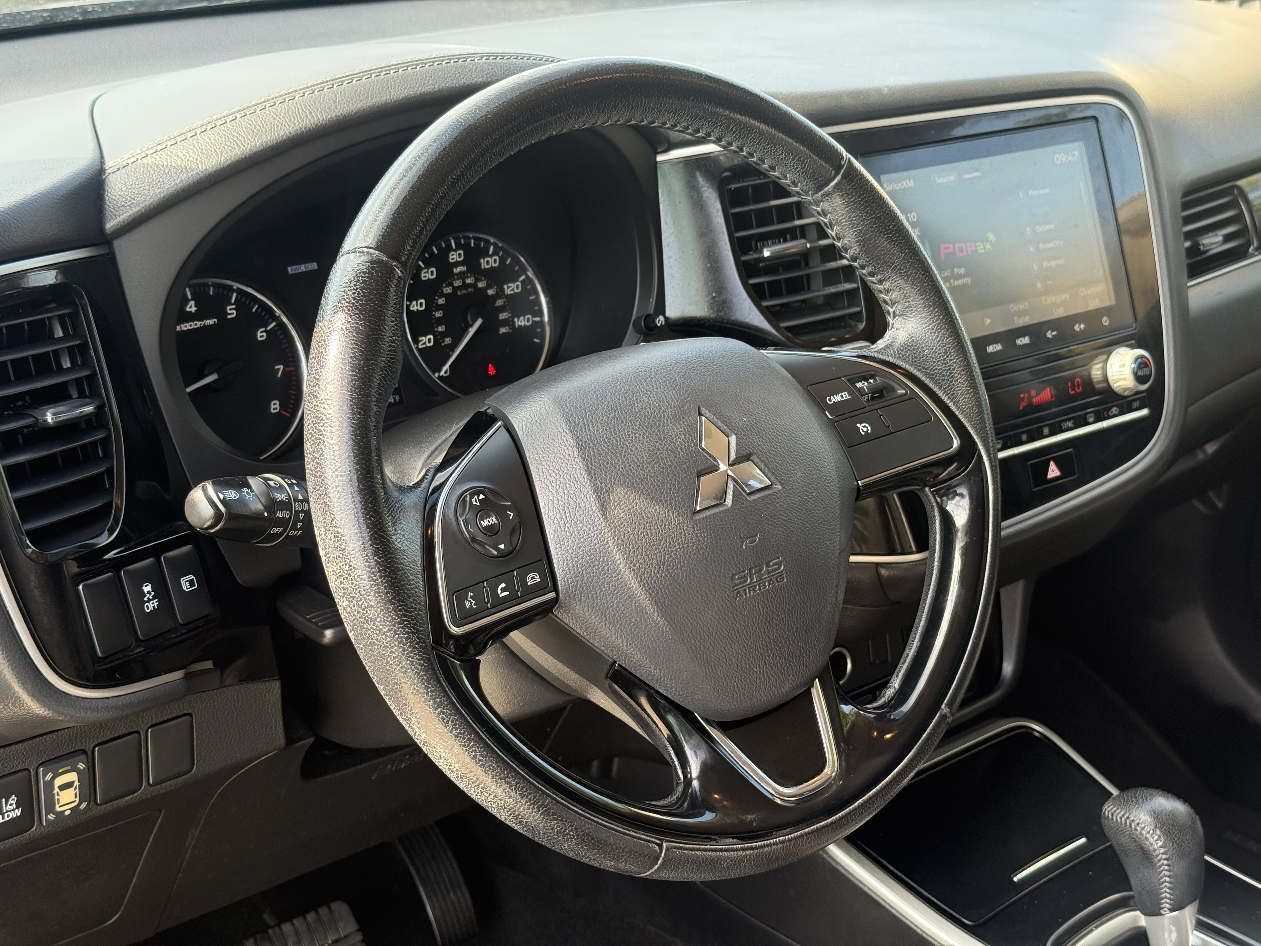 Used 2020 Mitsubishi Outlander SE AWD/4WD image 13