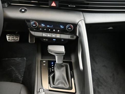 Certified 2025 Hyundai Elantra Sport FWD image 27